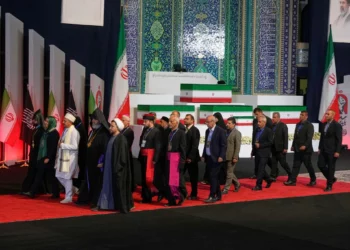 El cadáver de Alí Jamenei es velado en Teherán antes de su entierro en Mashhad