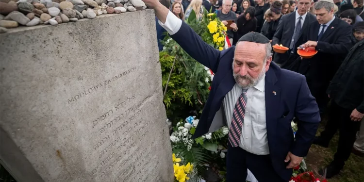 Polacos protestan contra conmemoración de un pogromo durante el Holocausto