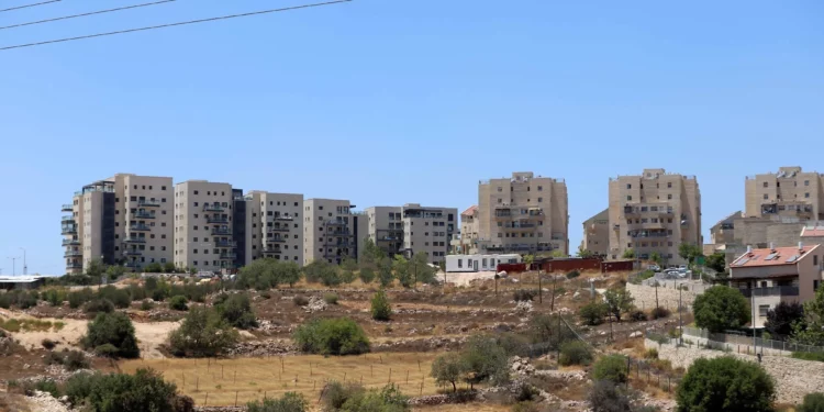 Israel asigna 1.300 millones de shekels a asentamientos en Judea y Samaria
