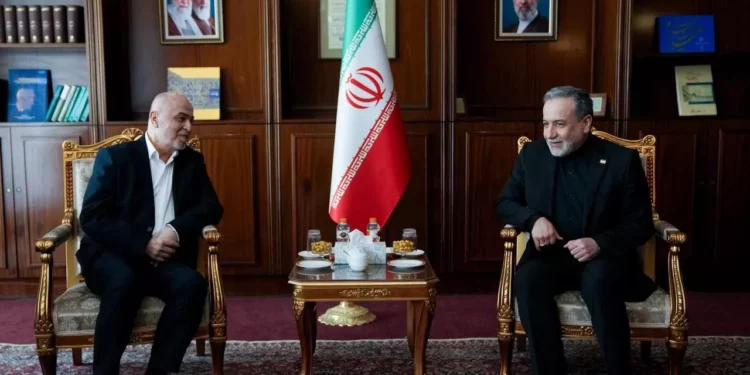 EE. UU. reveló que Irán intentó sin éxito frenar el acuerdo de desarme de Hamás. El grupo terrorista priorizó la amnistía ofrecida en el pacto.