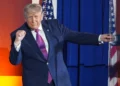 Trump dice que EE. UU. “les concedió una semana de permiso para un funeral”