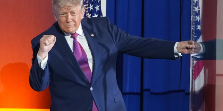 Trump dice que EE. UU. “les concedió una semana de permiso para un funeral”