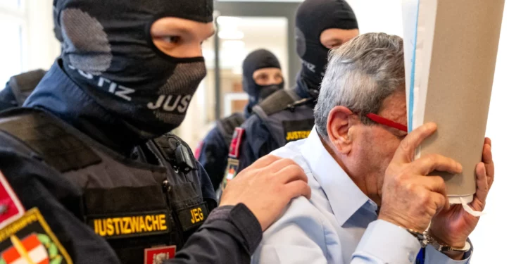 Dos exfuncionarios sirios acusados de tortura esperan el fallo en Viena