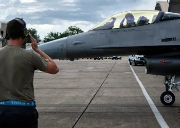 El primer F-16 equipado con autonomía VENOM completa su vuelo inicial