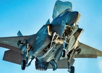 El F-35 prioriza la furtividad al llevar sus armas dentro del fuselaje