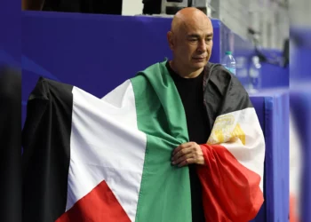 Seleccionador de Egipto muestra bandera palestina tras ganar en el Mundial