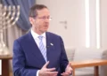 Herzog expresa a la prensa de Riad su deseo de paz con Arabia Saudita