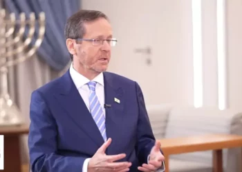 Herzog expresa a la prensa de Riad su deseo de paz con Arabia Saudita