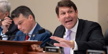 Republicanos avanzan plan por $95.000 M para financiar la guerra en Irán