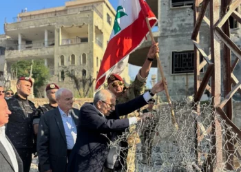 La bandera del Líbano ondea donde inicia la “retirada total de Israel”