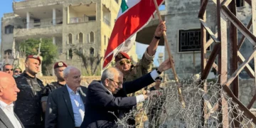 La bandera del Líbano ondea donde inicia la “retirada total de Israel”