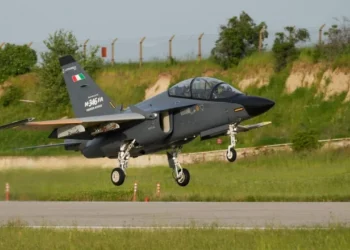 Leonardo y Baykar detallan las pruebas del M-346F con el Kizilelma