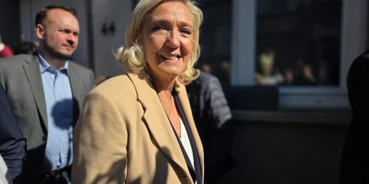 Le Pen anunció que apelará y se presentará a la presidencia