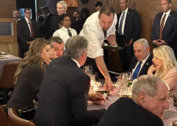 Abogados libaneses denuncian a un banquero por reunirse con Netanyahu