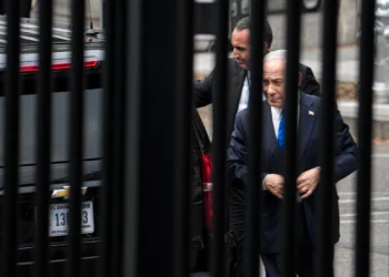 Netanyahu llega a la Casa Blanca para abordar con Trump la guerra con Irán