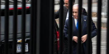 Netanyahu llega a la Casa Blanca para abordar con Trump la guerra con Irán