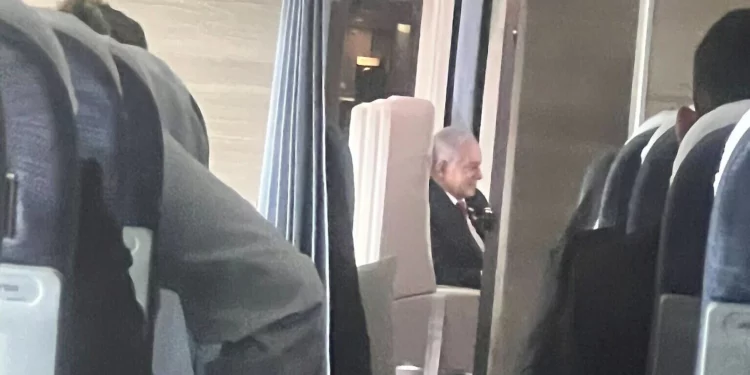 Netanyahu despega desde una base aérea rumbo a EE. UU.