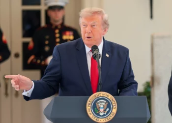 Trump amenaza con destruir la instalación nuclear iraní de Pickaxe Mountain
