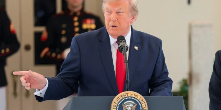Trump amenaza con destruir la instalación nuclear iraní de Pickaxe Mountain