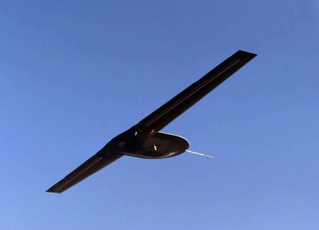 El RQ-3 DarkStar de Lockheed Martin, un UAV de gran altitud con características de sigilo que realizó su primer vuelo en 1996. (Crédito de la imagen: NASA)