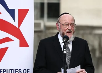 Gran rabino británico critica el respaldo de Iglesia a Kairos II