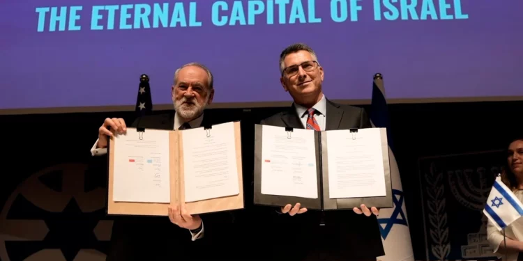 Israel y EE. UU. firman acuerdo para embajada permanente en Jerusalén