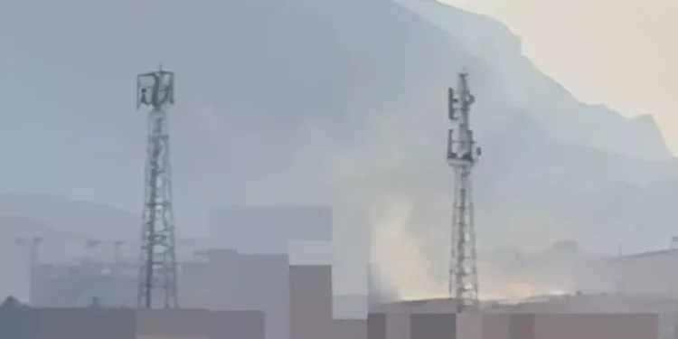 Medios iraníes informaron hace unos instantes de ataques aéreos en Shiraz, una ciudad situada en el centro-sur de Irán.