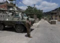 Un soldado del Ejército libanés permanece en un puesto de control en la localidad de Froun, en el sur del Líbano, el 16 de julio de 2026. (Mohammed Zaatari/AP)