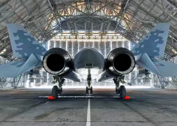 El Su-57 Felon aparece con misiles externos