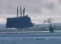 Inusual registro de un submarino israelí en superficie frente a Eilat