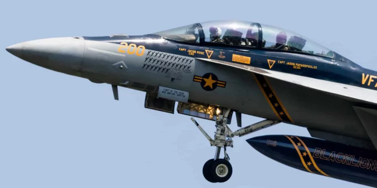 El Super Hornet del USS Ford lucen nuevas marcas de misión