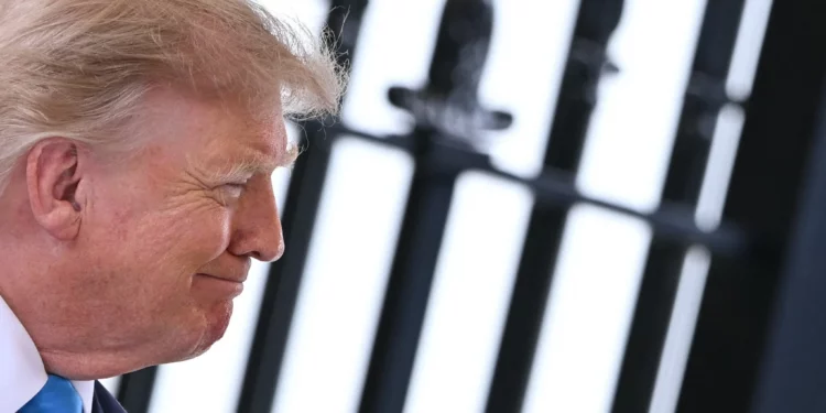 Trump reúne a su gabinete en Camp David con Irán en la agenda