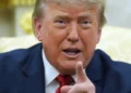 El presidente de EE. UU., Donald Trump, habla durante su reunión con el primer ministro iraquí, Ali al-Zaidi, en el Despacho Oval de la Casa Blanca, el 14 de julio de 2026, en Washington (Foto AP/Julia Demaree Nikhinson)