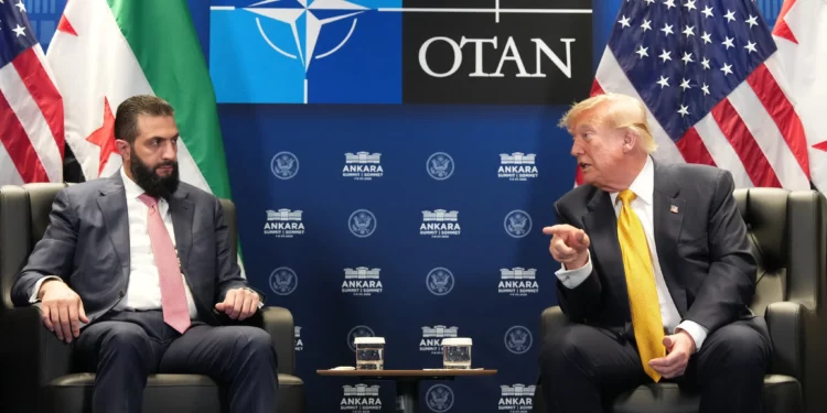 Trump anuncia que sacará a Siria de la lista de terrorismo de EE. UU.