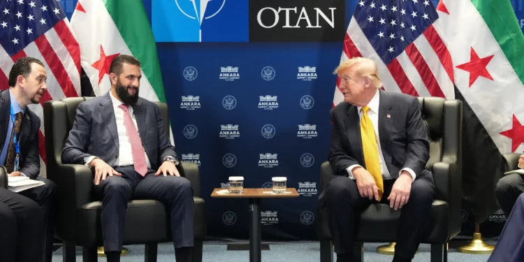 El presidente de Estados Unidos, Donald Trump, se reúne con el presidente sirio, Ahmad al-Sharaa, al margen de la cumbre de la OTAN celebrada en Ankara (Turquía), el miércoles 8 de julio de 2026. (Foto AP/Alex Brandon)
