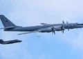 Un Tu-142 ruso lanza boyas cerca del HMS Prince of Wales