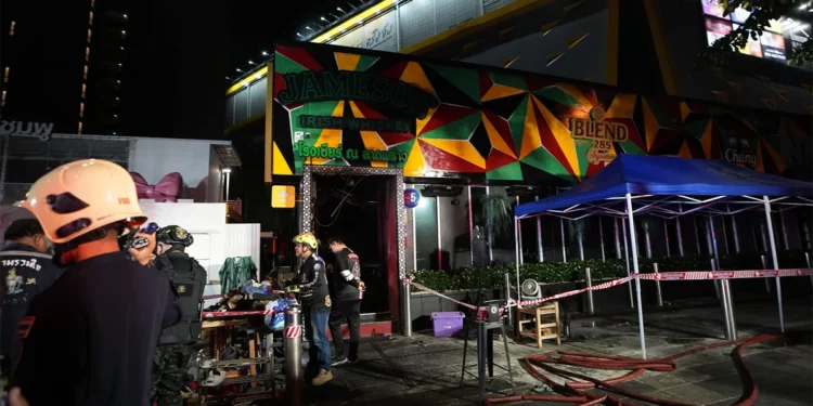 Un incendio en un pub de Bangkok deja 27 muertos y 22 heridos críticos
