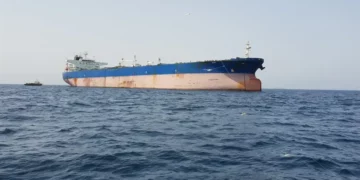 Buque petrolero en el estrecho de Ormuz
