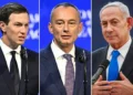 De izquierda a derecha: Jared Kushner, asesor de la Casa Blanca; Nickolay Mladenov, enviado de la Junta de Paz; y el primer ministro Benjamin Netanyahu. (Fabrice COFFRINI / AFP, Chaim Goldberg/ FLASH90)