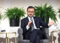 Qatar acusa a Israel de retrasar el plan de la Junta de Paz para Gaza
Qatar acusó a Israel de “demorarse” al rechazar la hoja de ruta de la Junta de Paz para Gaza y sostuvo que el Gobierno israelí ha seguido una conducta similar durante toda la guerra en la Franja.
El portavoz del Ministerio de Asuntos Exteriores de Qatar, Majed al-Ansari, señaló que su país espera que la comunidad internacional ejerza presión sobre Israel para que avance con la segunda fase del plan de 20 puntos para Gaza, respaldado por Estados Unidos.
Según Ansari, Hamás ya aceptó la propuesta, por lo que, a su juicio, ahora corresponde a Israel asumir la responsabilidad de ponerla en marcha.
El portavoz también indicó que Qatar, Jordania, los Emiratos Árabes Unidos, Indonesia, Pakistán, Turquía, Arabia Saudita y Egipto anunciarán medidas concretas destinadas a promover la aplicación del plan para Gaza.
En cuanto a las conversaciones entre Estados Unidos e Irán, Ansari afirmó que la prioridad es garantizar la libertad de navegación en el estrecho de Ormuz y recuperar las condiciones que existían en esa vía marítima antes de la guerra. Añadió que cualquier futuro acuerdo sobre el estrecho debe sustentarse en el consenso regional y en el pleno respeto del derecho internacional.