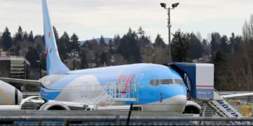 Archivo: En esta foto tomada el 11 de marzo de 2019, se ve un avión Boeing 737 MAX 8 de TUI estacionado en la planta de ensamblaje de Boeing Co. En Renton, Washington (Foto AP/Ted S. Warren).