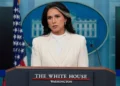 La entonces directora de Inteligencia Nacional de Estados Unidos, Tulsi Gabbard, habla con periodistas en la Sala de Prensa James Brady de la Casa Blanca, el 23 de julio de 2025, en Washington. (Foto AP/Julia Demaree Nikhinson)