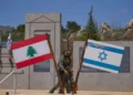Soldados de las FDI en un monumento conmemorativo en la frontera con el Líbano, en el norte de Israel, el 28 de junio de 2026. (Foto AP/Ohad Zwigenberg)
