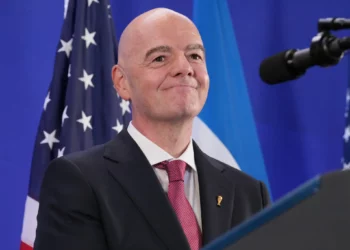 El presidente de la FIFA, Gianni Infantino, pronuncia un discurso durante una recepción en la Torre Trump con el presidente estadounidense Donald Trump en Nueva York, el 17 de julio de 2026. (Foto AP/Jacquelyn Martin)