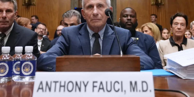 El Dr. Anthony Fauci comparece ante el Comité de Seguridad Nacional y Asuntos Gubernamentales del Senado en el Capitolio, el 29 de julio de 2026, en Washington. (AP/Allison Robbert)