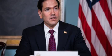 El secretario de Estado estadounidense, Marco Rubio, habla junto al vicepresidente de Paraguay, Pedro Alliana (no aparece en la foto), en la Sala de Tratados del Departamento de Estado de EE. UU., el 4 de agosto de 2026, en Washington. (Foto AP/Tierney L. Cross)