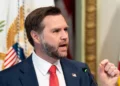 El vicepresidente de Estados Unidos, JD Vance, interviene durante una mesa redonda celebrada en el Edificio de Oficinas Ejecutivas Eisenhower, en el recinto de la Casa Blanca, el 5 de agosto de 2026, en Washington. (Foto AP/Alex Brandon)