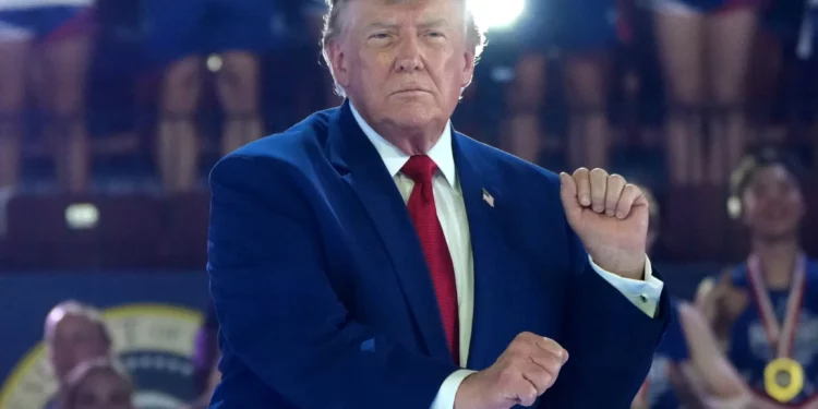 El presidente estadounidense Donald Trump asiste a los Juegos Patriotas en la Spire Academy en Geneva, Ohio, el 11 de agosto de 2026. (Foto AP/Mark Schiefelbein)