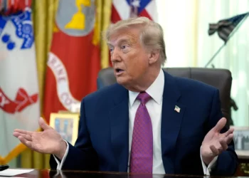 El presidente estadounidense Donald Trump habla en el Despacho Oval de la Casa Blanca, el 27 de agosto de 2026, en Washington. (AP/Manuel Balce Ceneta)