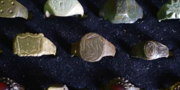 Anillos venidos del espacio: el secreto en las joyas de las élites antiguas
